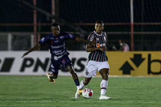 David Braz, do Fluminense, é o jogador que mais acertou passes no Carioca após duas rodadas